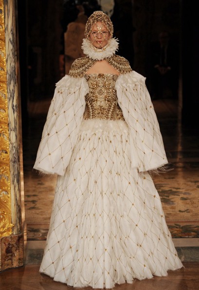 Alexander-McQueen-AW13-FashionBite1