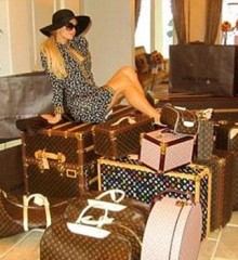Packing a suitcase, excessive baggage, luggage, suitcases, holiday luggage